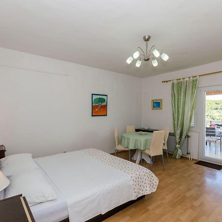 Apartments Jakov Jelsa  Luaran gambar